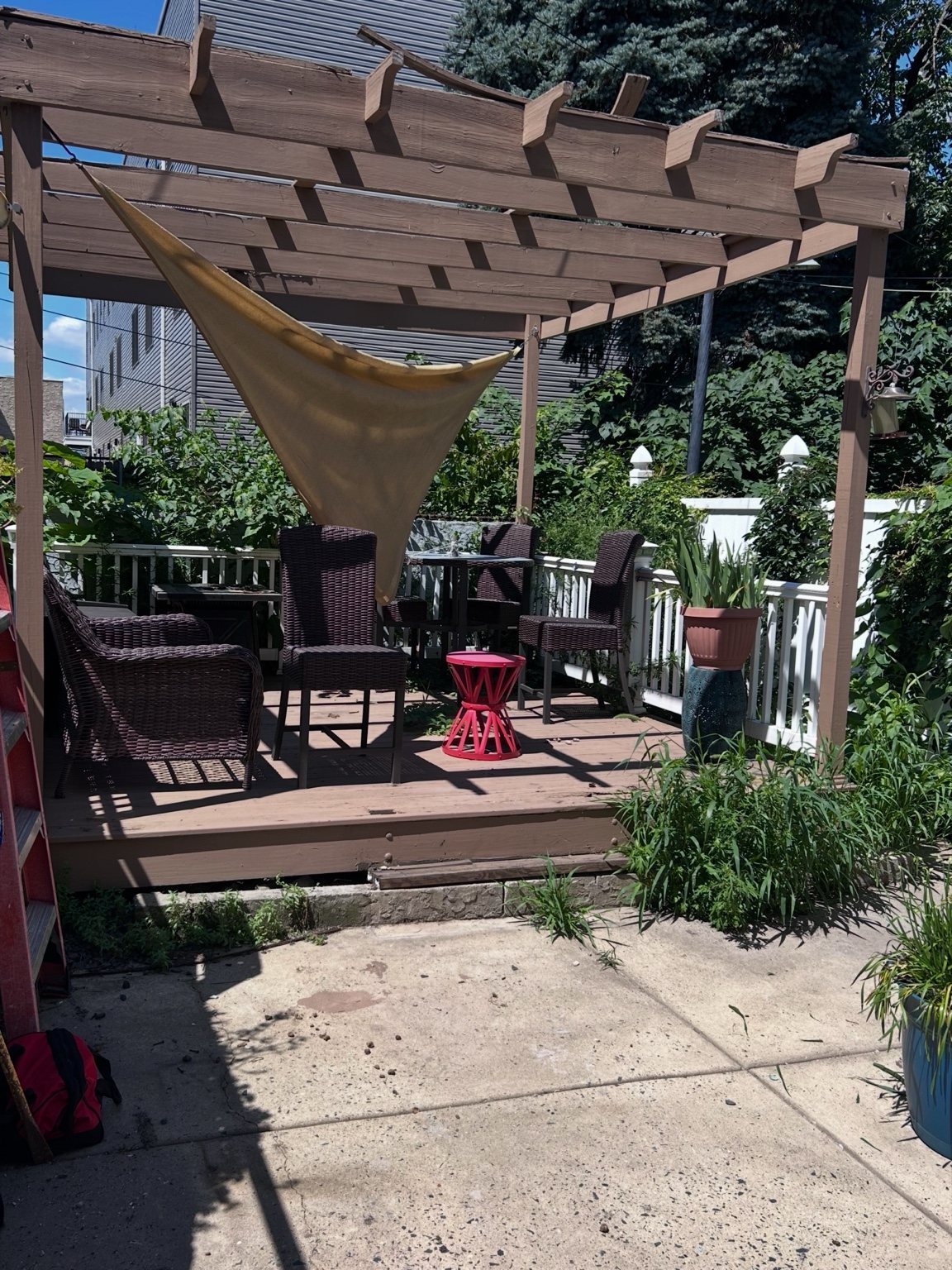 Pergola and deck before demolition